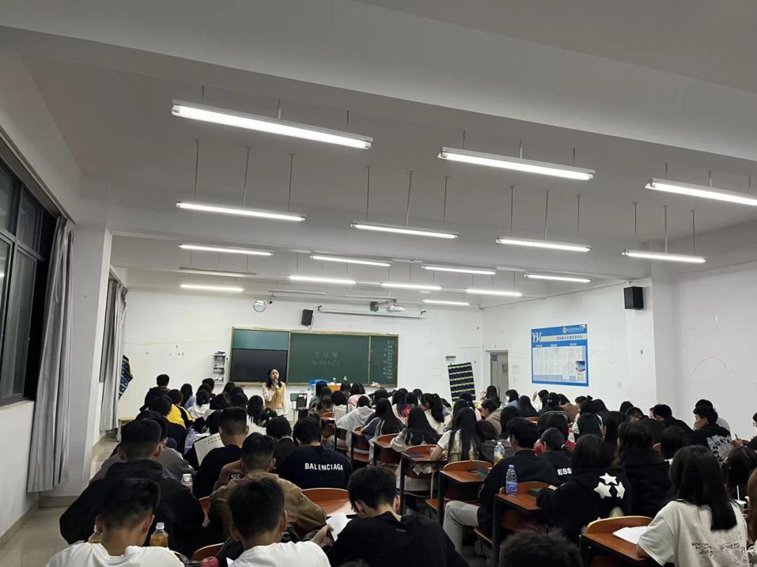 云商护理学院新生学习学生手册主题班会