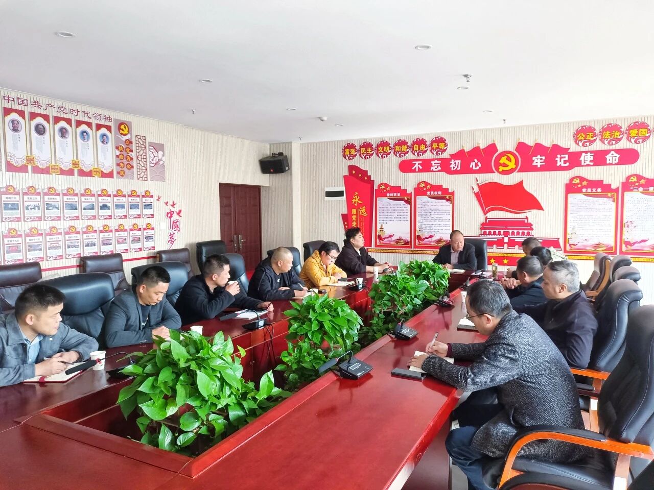 筑牢食品安全防线——校园食品安全工作部署会议