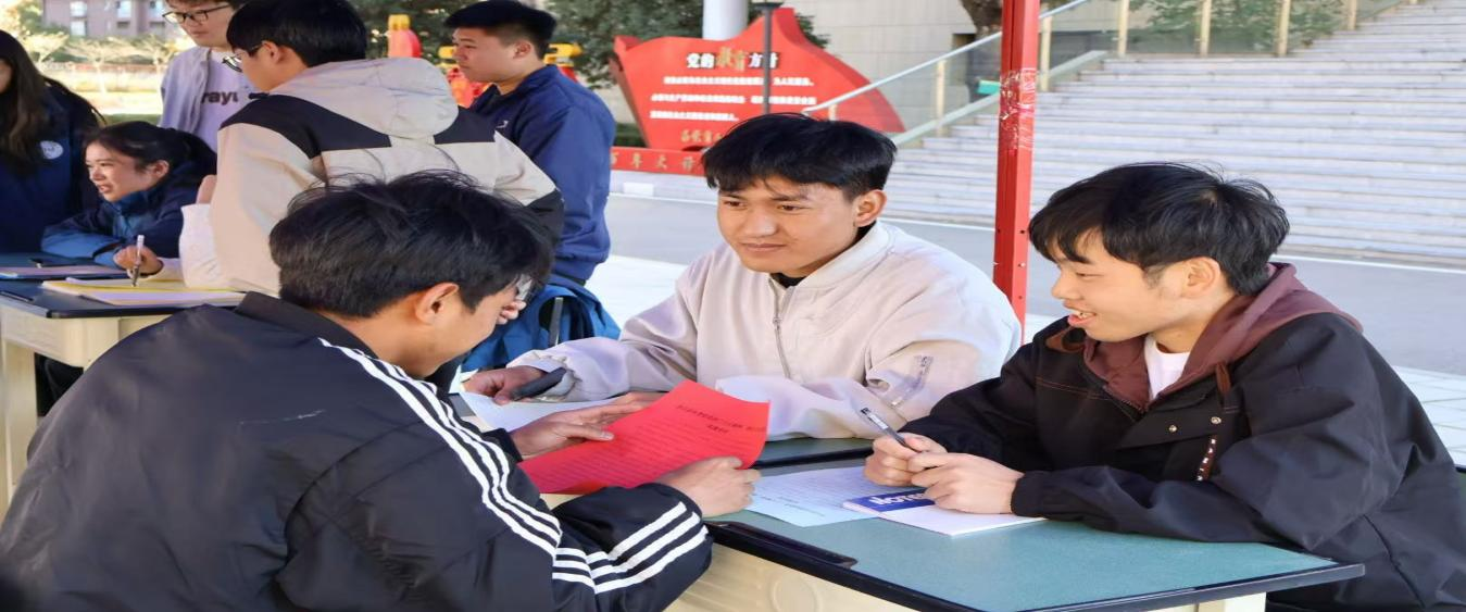 宪法护航青春路，学子共筑法治