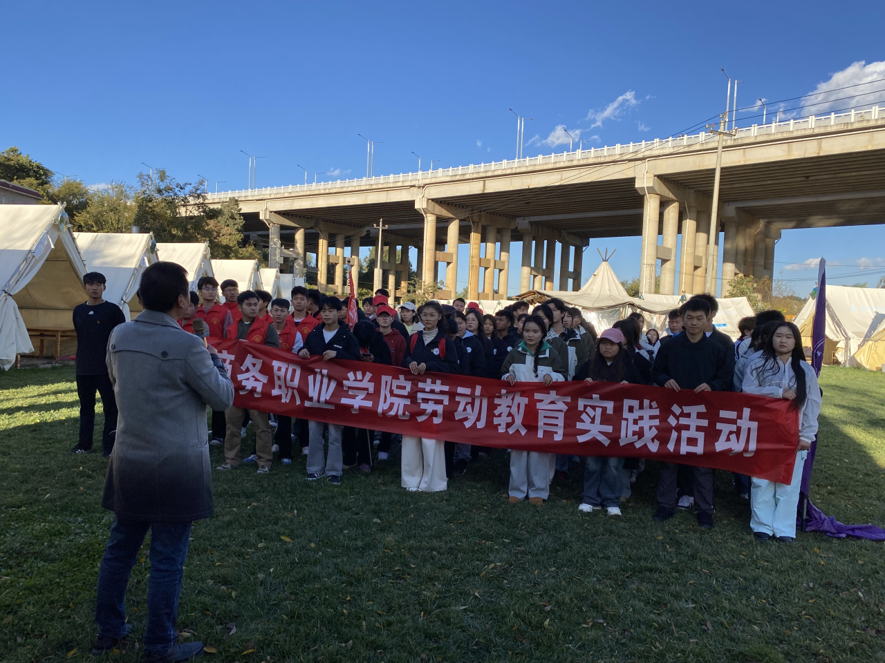 劳动教育实践基地丰收喜报——辛勤耕耘，硕果累累