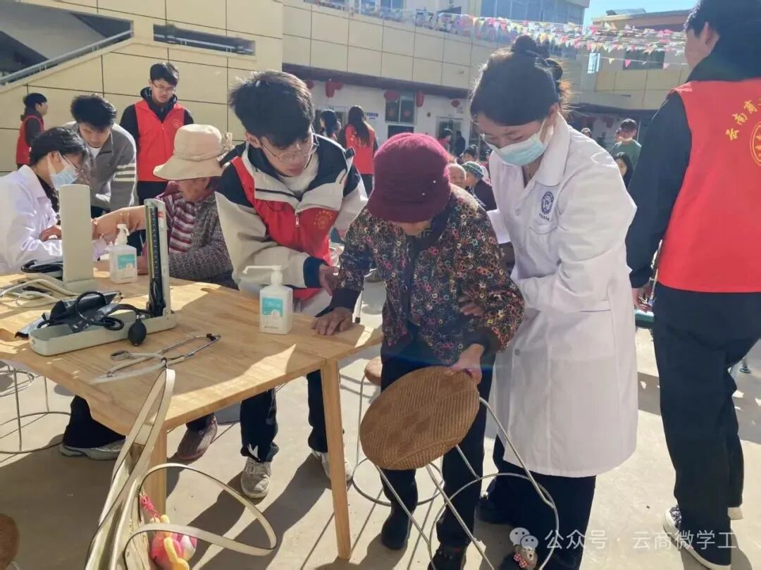 传承雷锋精神-云商学子走进敬老院，爱心温暖夕阳红