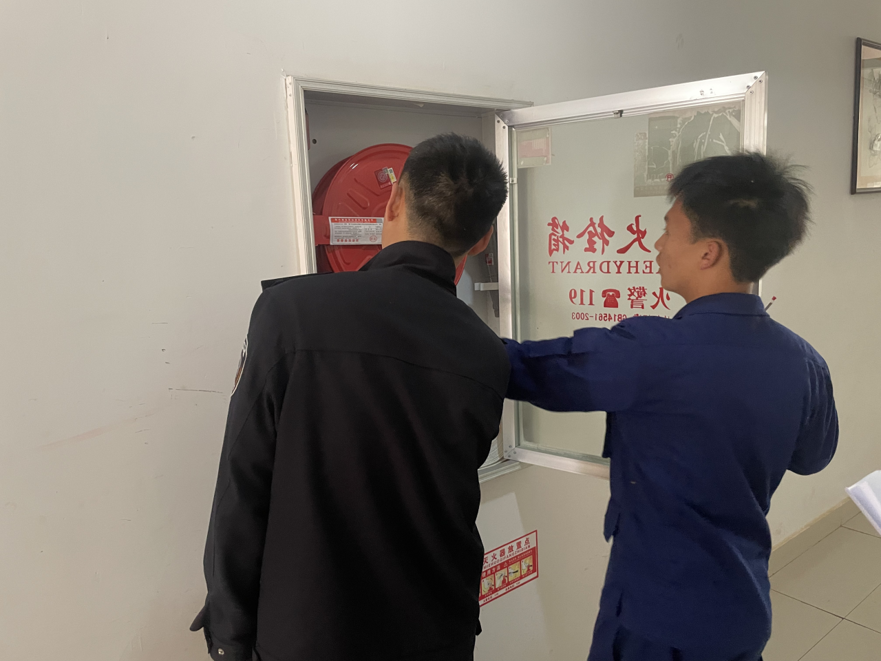学校携手辖区派出所开展消防安全检查