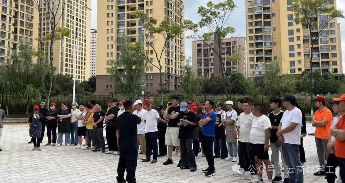 抓实安全责任 做实消防日常 ——云商食堂商超工勤人员消防技能培训